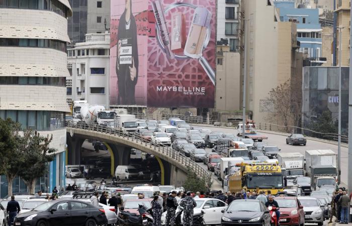 كيف
      تجند
      العصابات
      المسلحة
      بغزة
      عناصر
      جديدة
      في
      صفوفها؟