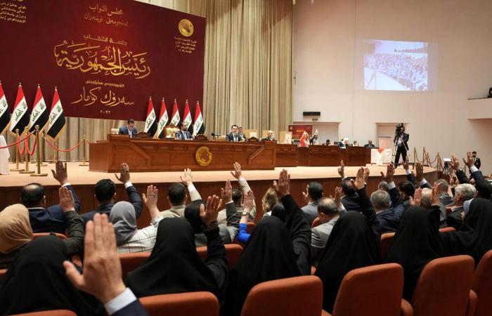 تعيين
      رئيس
      أركان
      الجيش
      يقسم
      البرلمان
      العراقي