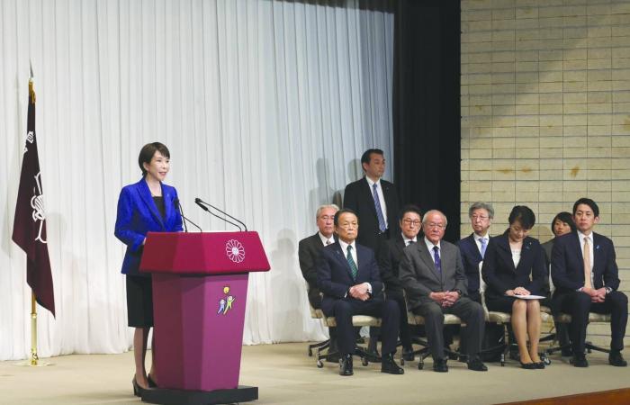 كوريا
      الشمالية
      تكشف
      عن
      قاذفة
      صواريخ
      جديدة
      قادرة
      على
      حمل
      رؤوس
      نووية