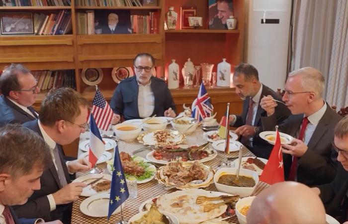 دمشق
      تعلن
      إحباط
      تهريب
      مخدرات
      بالتعاون
      مع
      بغداد