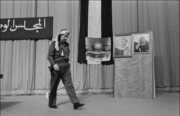 عبيدات
      لـ«الشرق
      الأوسط»:
      خرجت
      من
      لقاء
      صدام
      بانطباع
      أنه
      لا
      يدرك
      حجم
      الخطر