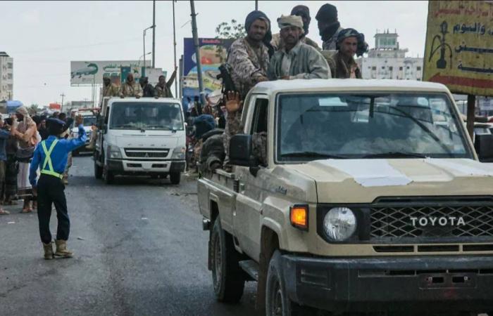 الزنداني
      يعود
      إلى
      عدن
      لقيادة
      مهام
      الحكومة
      اليمنية