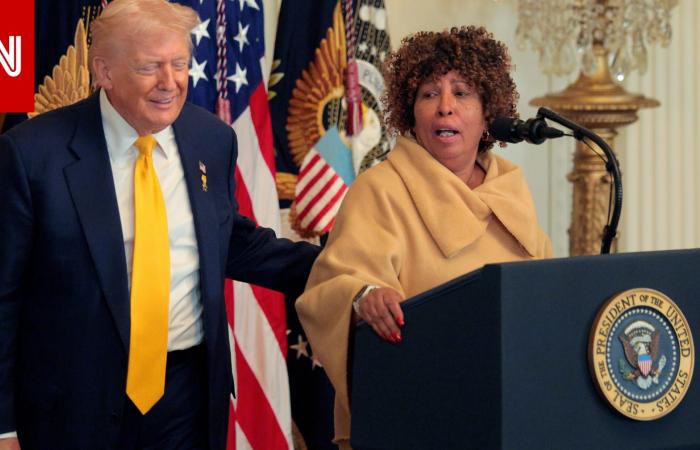 متابعة: فيديو تعابير ترامب على امرأة قارنته بالجدّات على الميكروفون في البيت الأبيض