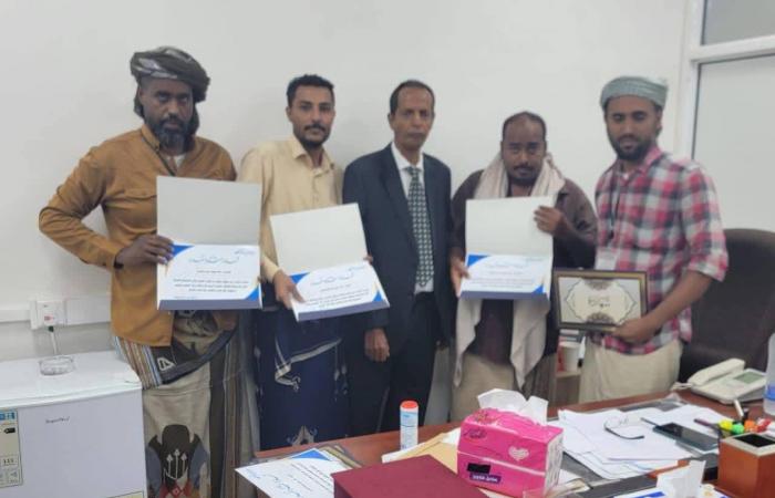 ضبط
      أسلحة
      في
      ساحل
      حضرموت
      ومساعدات
      غذائية
      في
      واديها