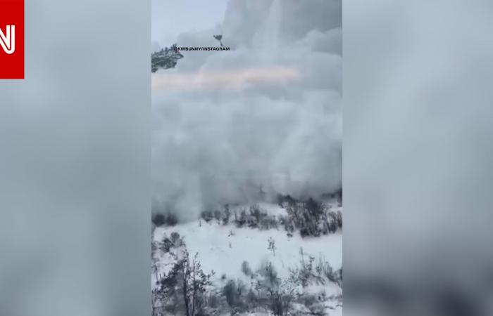 متابعة: لحظة رعب وثقها أحد الركاب.. انهيار جليدي يصطدم بقطار في جبال الألب