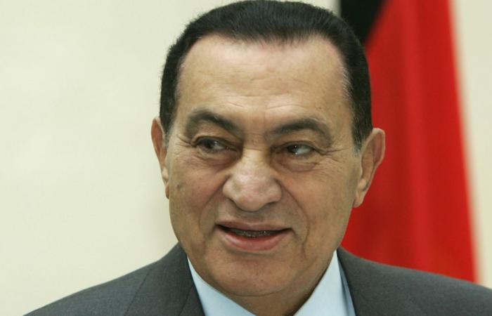 "يأتي طواعية وليس تذللا".. علاء مبارك يرد على مطالبة برلماني بتكريم والده