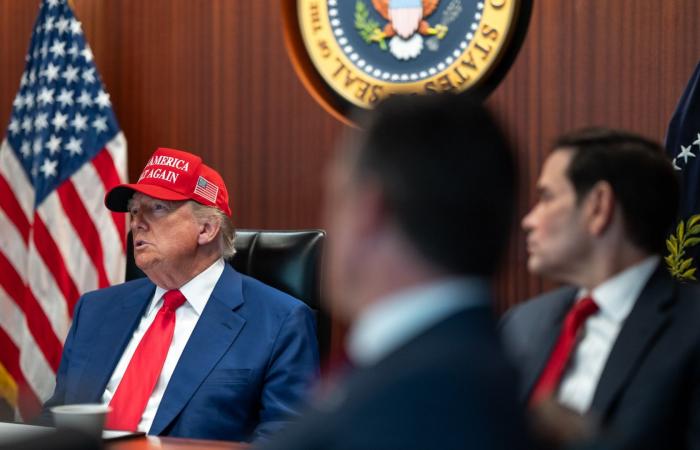 "شن هجمات مكثفة أو إسقاط النظام الإيراني".. كيف سيختار ترامب "أحد أهم القرارات في ولايته الثانية"؟