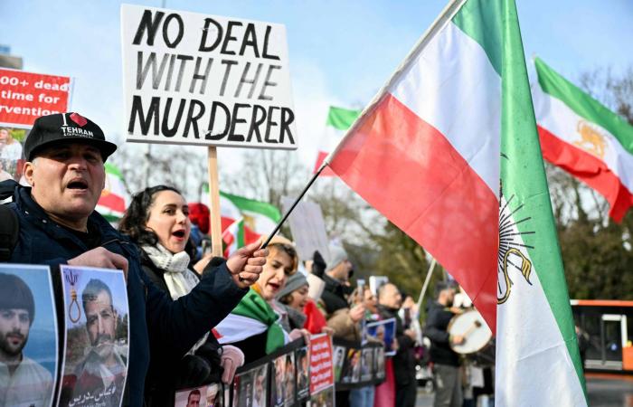 محاكمة
      تحدد
      موعداً
      لظهور
      إمام
      أوغلو
      أمامها
      بتهمة
      التجسس