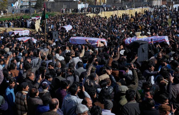 باكستان
      تعتزم
      تعويض
      عائلات
      ضحايا
      هجوم
      انتحاري
      استهدف
      مسجداً