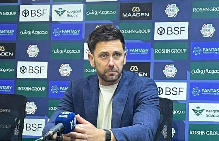 مدرب
      الرياض:
      كنت
      أرى
      بوادر
      الفوز
      في
      التدريبات