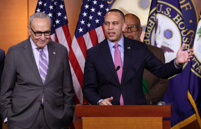  ترمب:
      الأوضاع
      في
      سوريا
      تتجه
      نحو
      الأفضل