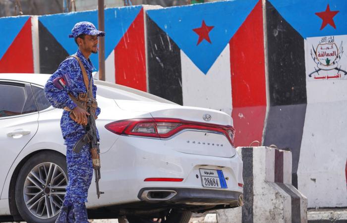 خلايا
      «الانتقالي»
      المنحلّ
      تختبر
      صبر
      حكومة
      الزنداني