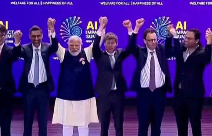 شهدت بداية فوضوية.. الهند تفتتح أكبر قمة للذكاء الاصطناعي في العالم