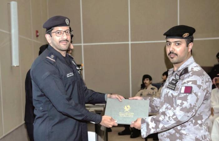 أمن السواحل يحتفل بتخريج 4 دورات بحرية