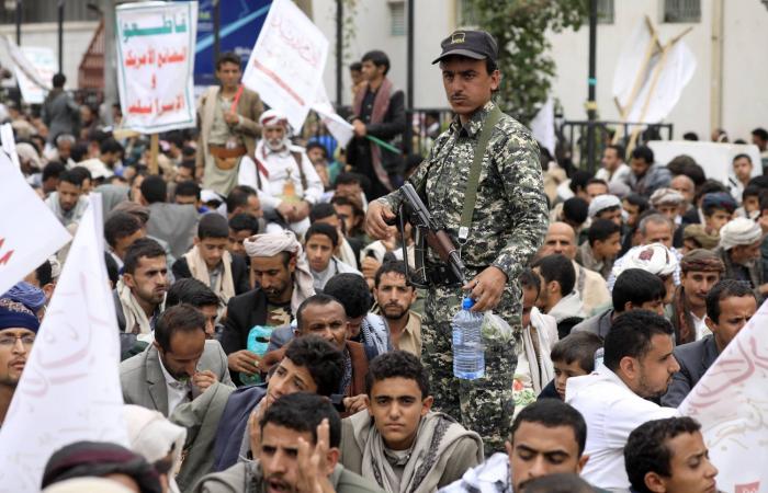 حصار
      حوثي
      لمنزل
      الشيخ
      الأحمر
      في
      صنعاء