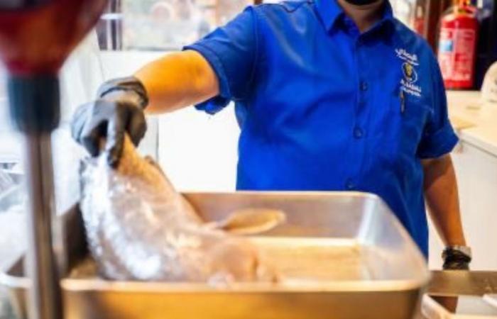 «البصلي»...
      طعم
      البحر
      الذي
      عبر
      الأجيال