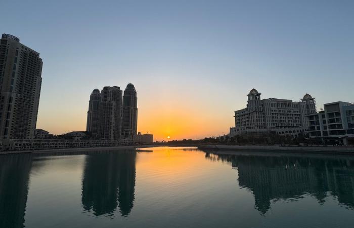 في قطر.. هذه الجزيرة تضم "غابة" مكيفة تقي الزوار من حرّ الصيف