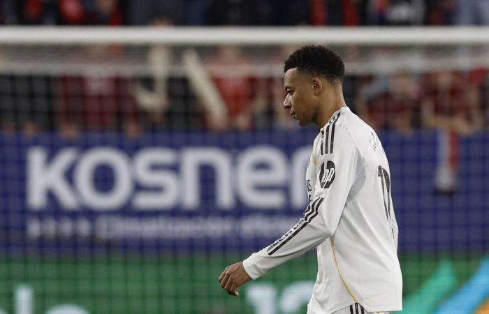 الدوري
      الإنجليزي:
      تعادل
      سلبي
      بين
      وست
      هام
      وبورنموث