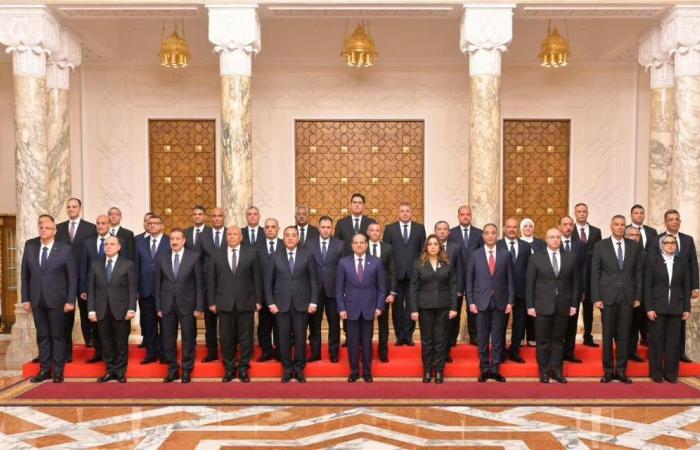 «معبر
      رفح»
      يستقبل
      دفعة
      جديدة
      من
      الفلسطينيين
      العائدين
      من
      مصر
      إلى
      غزة