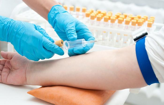 أسئلة رمضانية.. ما حكم من سُحب منه دم للتحليل وهو صائم في رمضان؟