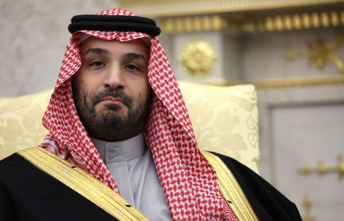 محمد بن سلمان يزور مسجد قباء في المدينة برفقة أمراء ووزراء