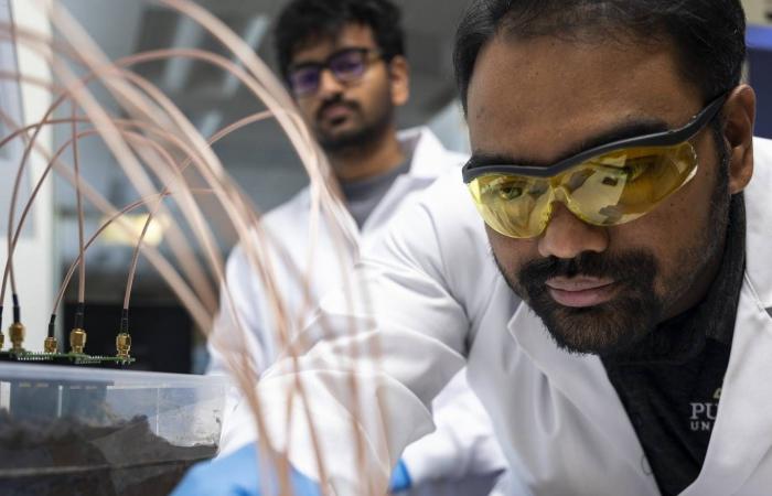 مستشعرات
      لا
      سلكية
      لمراقبة
      أعماق
      التربة
      وتحسينها