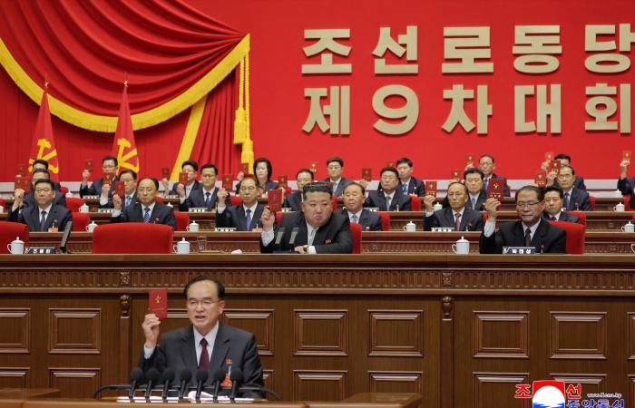 إعادة
      انتخاب
      كيم
      جونغ
      أون
      أميناً
      عاماً
      للحزب
      الحاكم
      في
      كوريا
      الشمالية