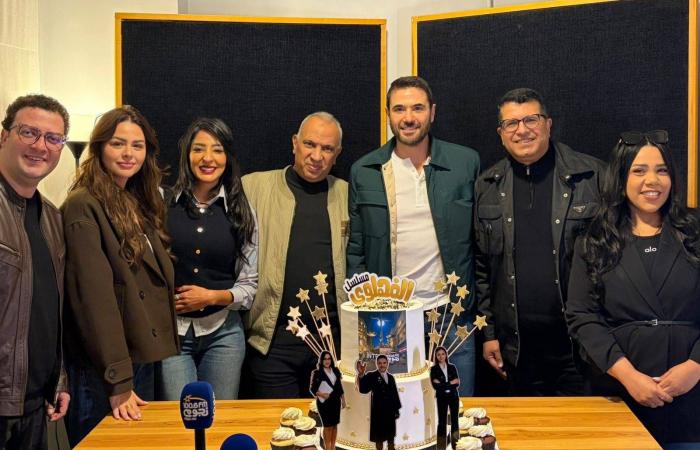 مصريون
      يتمسكون
      بـ«الراديو»
      في
      رمضان
      رغم
      «إغراءات»
      التلفاز