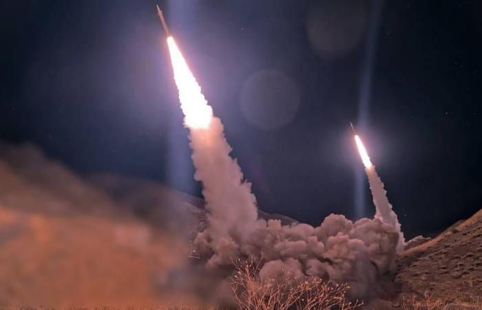 لماذا يتردد ترامب في شَنِّ حرب على إيران؟