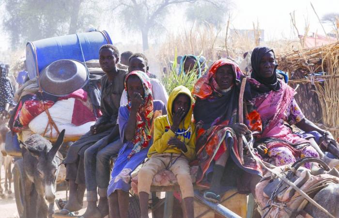 «الدعم
      السريع»
      السودانية
      تسيطر
      على
      بلدة
      حدودية
      مع
      تشاد