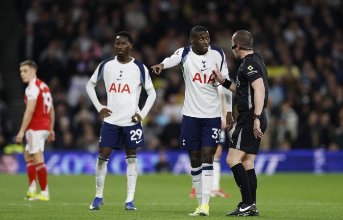 أربيلوا
      يغيّر
      المعادلة…
      تحوّل
      نفسي
      يعيد
      فينيسيوس
      إلى
      قلب
      مشروع
      ريال
      مدريد