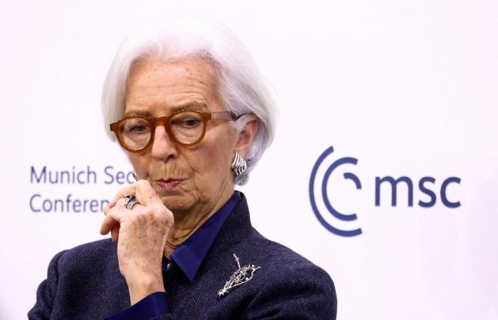 ضبابية
      الرسوم
      تعود
      من
      جديد...
      والشركات
      عالقة
      في
      «دوامة
      التخطيط»