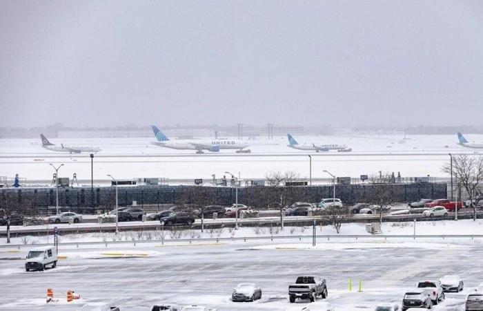  إلغاء آلاف الرحلات الجوية في الولايات المتحدة بسبب عاصفة شتوية قوية