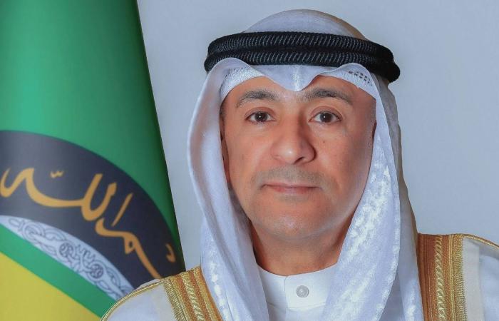 «التعاون
      الخليجي»
      يشدد
      على
      رفض
      أي
      مساس
      بسيادة
      الكويت
      البحرية