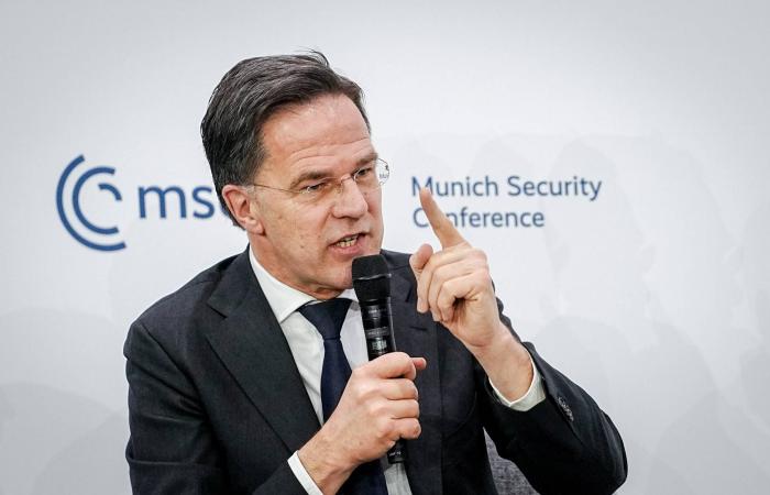 3
      قتلى
      بضربات
      روسية
      في
      أنحاء
      أوكرانيا