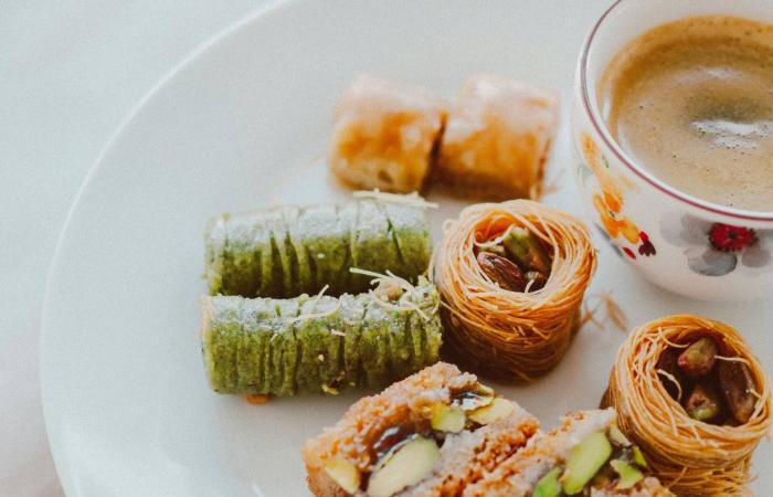 إلكر
      تشاتاك:
      أفضِّل
      أن
      أطرح
      الأسئلة
      من
      دون
      أجوبة