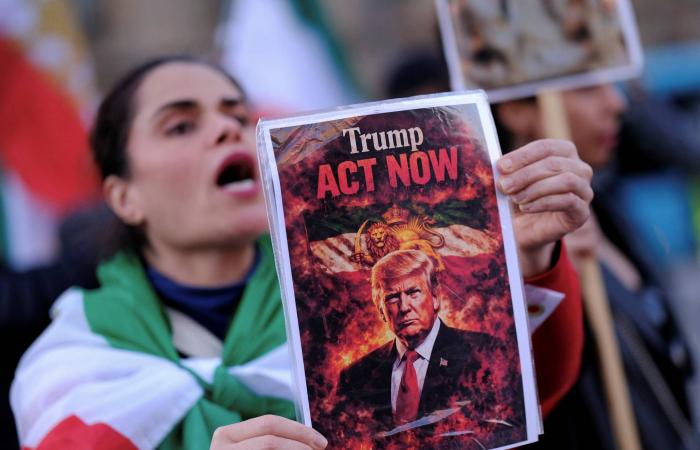 ترمب
      يدرس
      توجيه
      «صفعة
      تحذيرية»
      لإجبار
      طهران
      على
      نزع
      السلاح