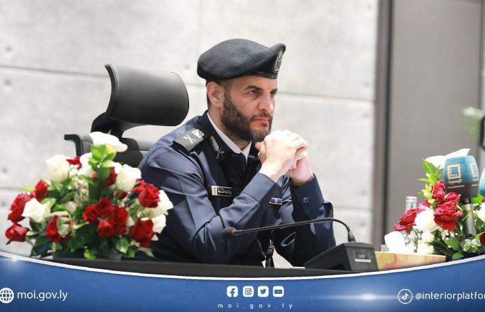 البرهان
      يتعهد
      مواصلة
      القتال
      حتى
      «تطهير»
      السودان
      من
      التمرد