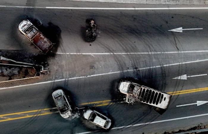 هجمات
      انتقامية
      في
      المكسيك
      بعد
      مقتل
      زعيم
      عصابة
      مخدرات
      (صور)