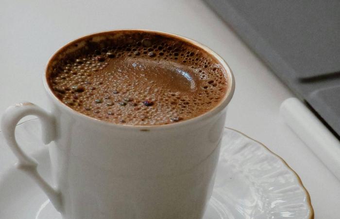 إلكر
      تشاتاك:
      أفضِّل
      أن
      أطرح
      الأسئلة
      من
      دون
      أجوبة