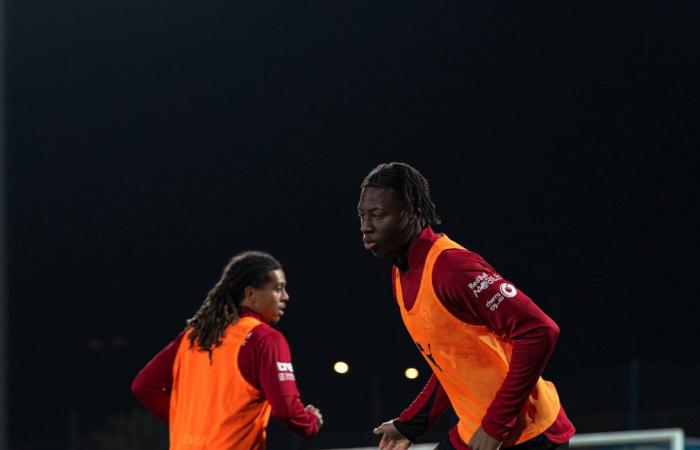 سوموديكا:
      لا
      أحد
      يمكنه
      إقناعي
      بأن
      الأخدود
      لا
      يستحق
      ركلة
      جزاء