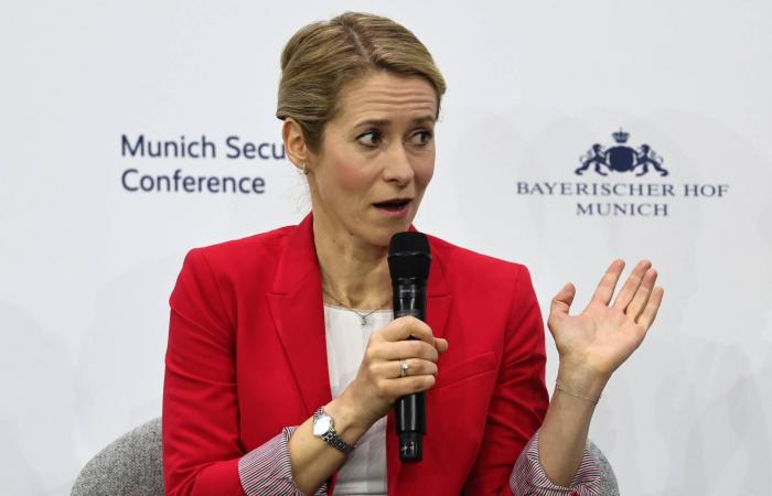 3
      قتلى
      بضربات
      روسية
      في
      أنحاء
      أوكرانيا