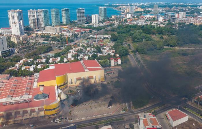 هجمات
      انتقامية
      في
      المكسيك
      بعد
      مقتل
      زعيم
      عصابة
      مخدرات
      (صور)