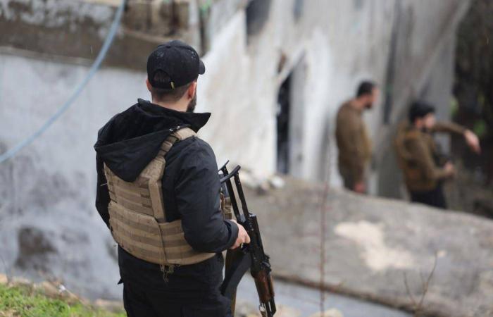 تصعيد
      «داعش»
      شرقاً
      و«سرايا
      الجواد»
      غرباً...
      هل
      سوريا
      على
      أعتاب
      عنف
      جديد؟