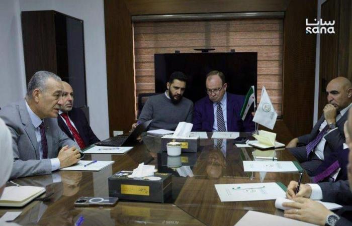 الاتحاد
      الأوروبي
      يدرس
      تعديل
      نظام
      العقوبات
      على
      سوريا
      دعماً
      للمرحلة
      الانتقالية