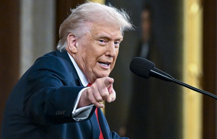 ترامب يُشيد بجهود إدارته لإعادة جميع الرهائن المحتجزين في غزة