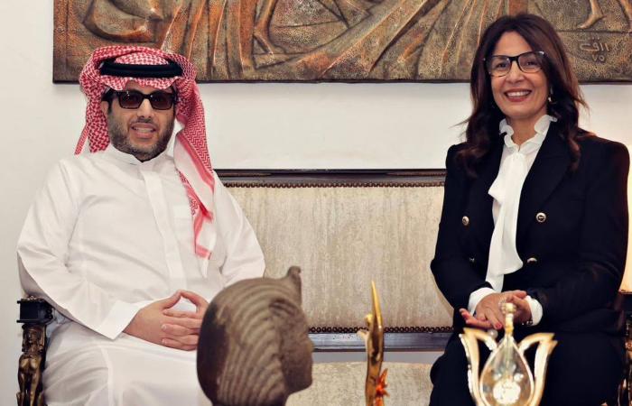 "نزرع الأمل والبهجة".. تركي آل الشيخ يلتقي بوزيرة الثقافة المصرية