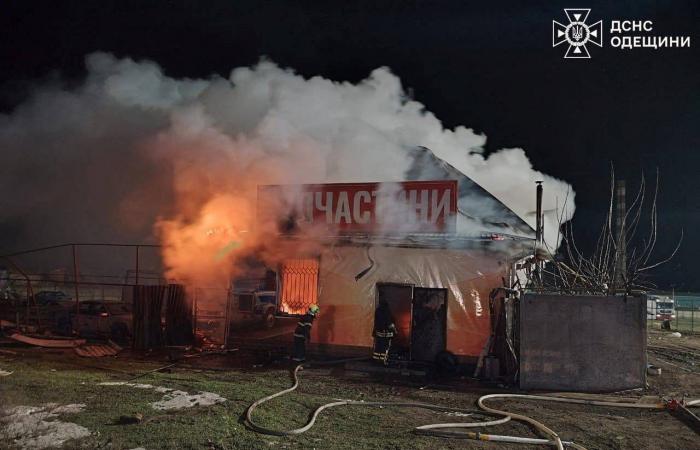 فرنسا
      تحل
      4
      جماعات
      من
      اليمين
      واليسار
      المتطرفين