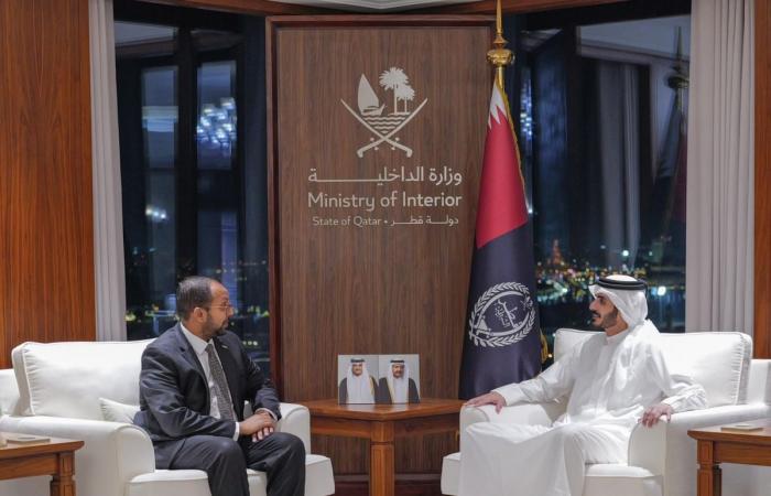 وزير الداخلية يستقبل سفير المملكة المتحدة