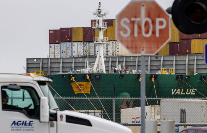 رئيس
      «فيدرالي
      شيكاغو»:
      خفض
      الفائدة
      سيكون
      مناسباً
      في
      حال
      تراجع
      التضخم